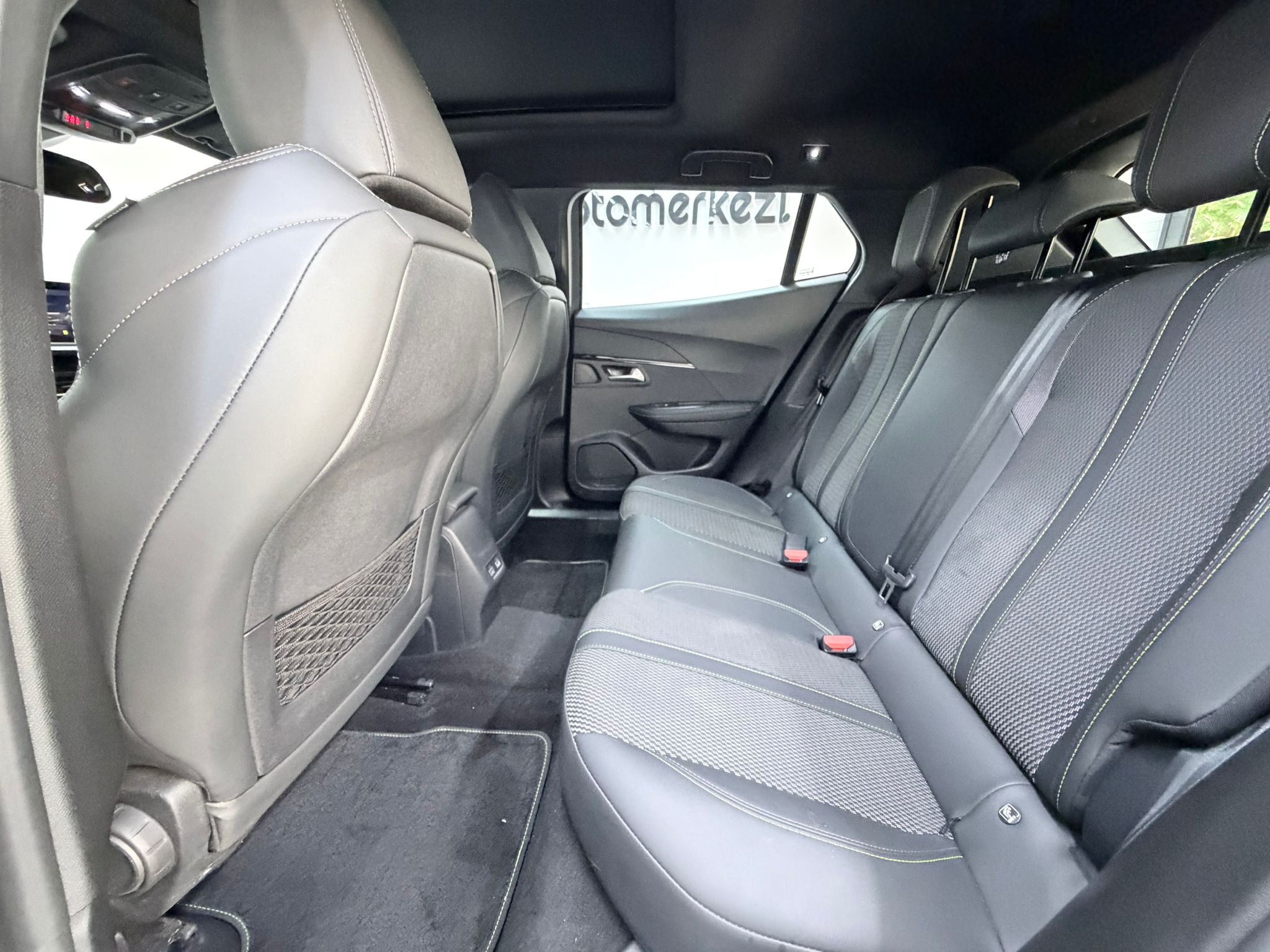 PEUGEOT 2008 9